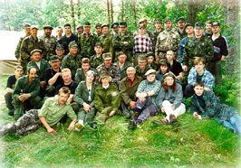 Kaitseliitlased, noorkotkad ja naiskodukaitsjad 1996. aastal.